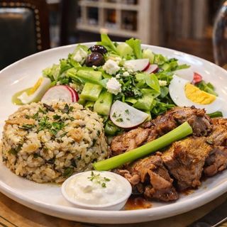 Печено агнешко с дроб сарма и зелена салата 450 гр.