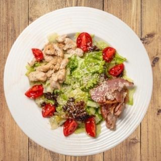 Салата микс с пиле и печен бекон