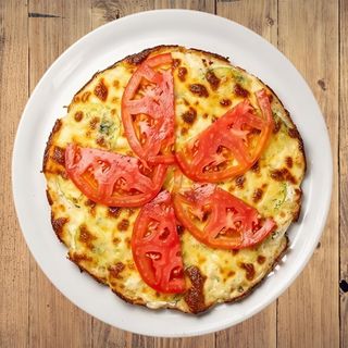 Пролетна пица с тиквички, копър и сметана (350г)