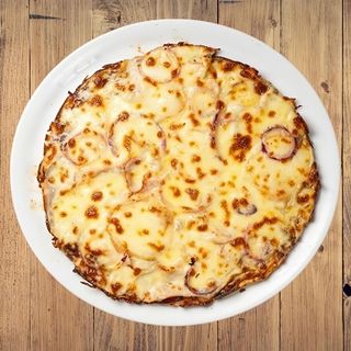 Пица с барбекю сос, бекон и пиле 