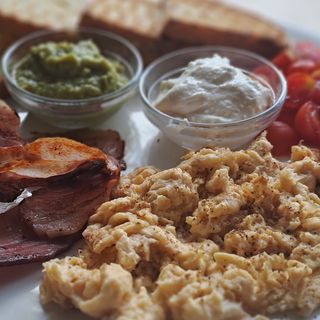 ИТАЛИАНСКА ЗАКУСКА С МОРТАДЕЛА 