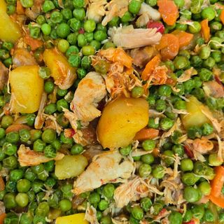 Пиле с грах и картофи 300г