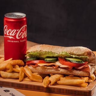 Комбо Криспи сандвич +Coca Cola