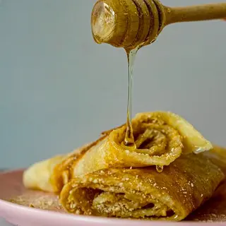 Палачинка с мед и бисквити. 30см.
