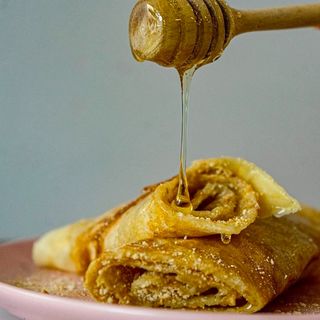 Палачинка с мед и бисквити. 30см.