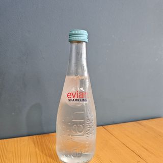 Газирана вода Евиан стъкло 0.330л.