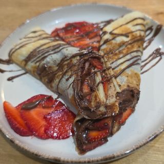 Палачинка с Нутела и ягоди 30см.