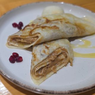 Палачинка с фъстъчено масло и мед 30см.