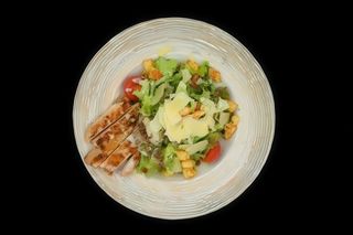 Цезар с гриловано пилешко (300гр)