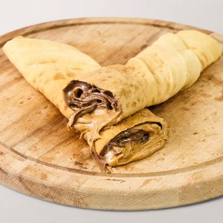 Палачинка със сладко и фъстъчено масло