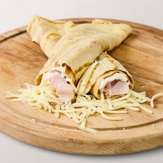 Палачинка с шунка, кашкавал и топено сирене (250гр)