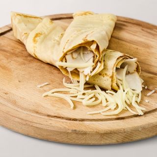 Палачинка с пуешко пушено и кашкавал