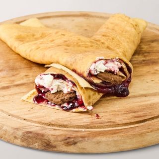 Маскарпоне, сладко от боровинки и бисквити