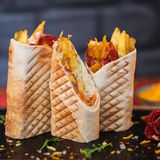 Голям грил сандвич Луканка и кашкавал (400 гр) + Кока Кола 500 мл