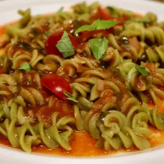 Маринара със спаначени фузили (340г)