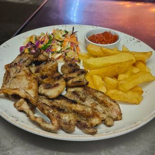 Свински гърдички с пържени картофки 250гр.