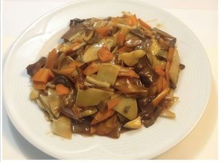 151. Пържени гъби Сянгу и бамбук (500г)