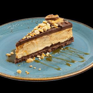 Торта Сникърс