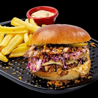 Бургер с Дърпано свинско (500гр)