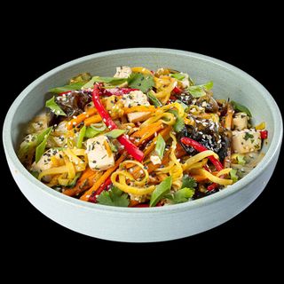 Нудли с мариновано тофу и зеленчуци (400гр)