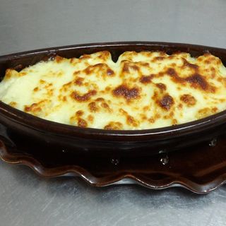 Гондола с пилешко броколи и сирена