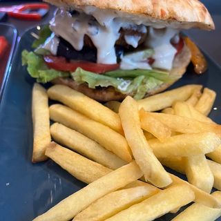 Бургер със свинско кюфте