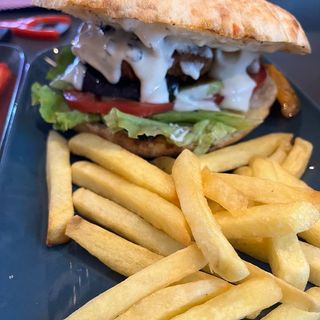 Бургер с тел.бифтек и чедър