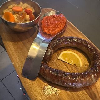 Телешки суджук на скара 