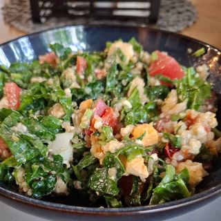 Салата с киноа ,,Хепи" 