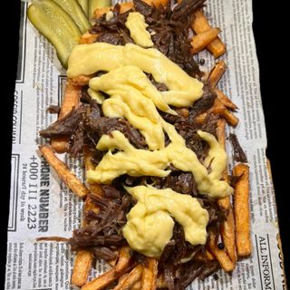 Телешко дърпано, батат и чедър сос