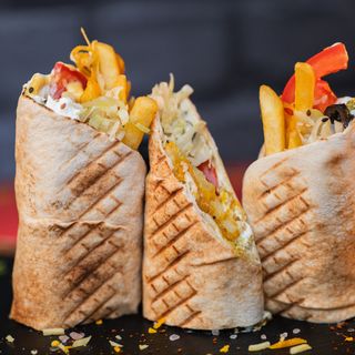 Голям грил сандвич Куатро Формаджи (400 г) +Кока Кола (500мл)