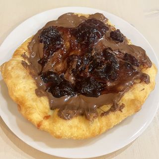 Мекица с Нутела и сладко от вишни 