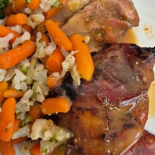 Печено пуешко с гриловани зеленчуци (400г)