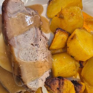 Свинско печено с моцарела и сос грейви (350г)