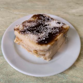 Домашна бисквитена торта