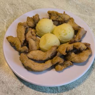 Пилешки късчета с картофено пюре (300г)