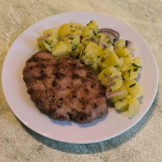 Татарско кюфте с картофена салата (300г)