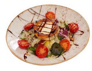 Салата с френско козе сирене (250г)