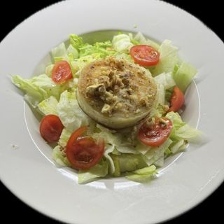 Салата с козе сирене 