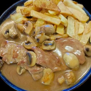 Свинско бон филе с гъби и домашни картофки