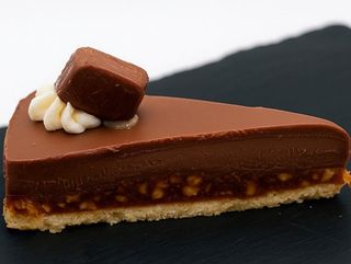 Торта Сникърс