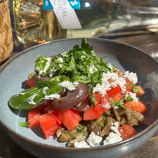 Салата с печен патладжан