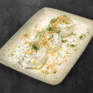 Бърза млечна салата с орехи (230г)