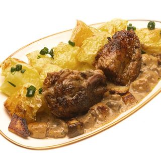 Бавно готвено обезкостено свинско джоланче (400г)