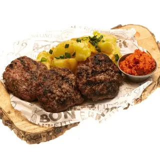 Телешки кюфтета с мачкани картофи  (400г)