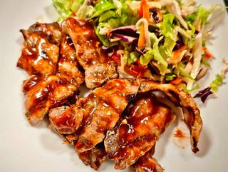 Обезкостени гърди с BBQ сос (350гр.)