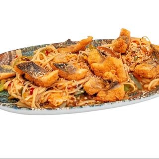 Яйчни нудли с хрупкав лаврак