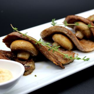 Телешки език в масло и гъби (300гр)