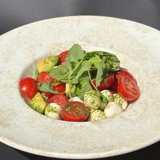 Капрезе авокадо (350г)