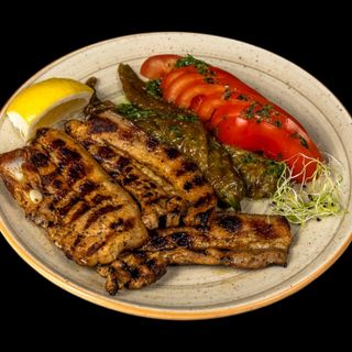 Шарено свинско месце с домати и пържени чушки  (400г)